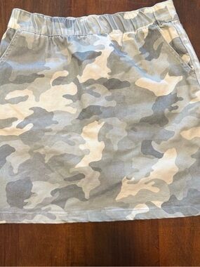 Boston Proper Camo Skort in Gray and Cream Sz 10